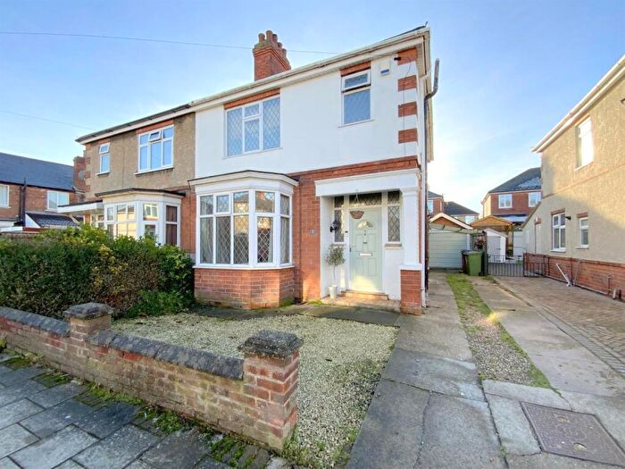 3 Bedroom Semi Detached House For Sale In Beech Avenue, Scartho, DN33