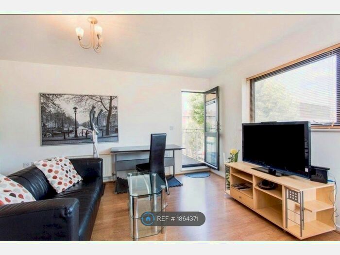 2 Bedroom Flat To Rent In Rosebay House, London, E3
