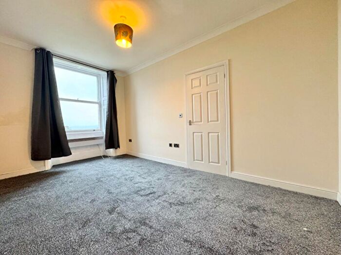 1 Bedroom Flat To Rent In Moorside Avenue, Huddersfield, West Yorkshire, HD4