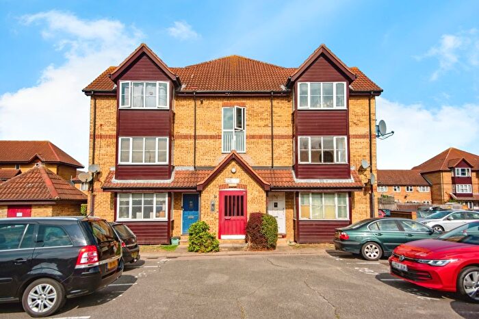 Studio To Rent In Frobisher Road, Erith, DA8