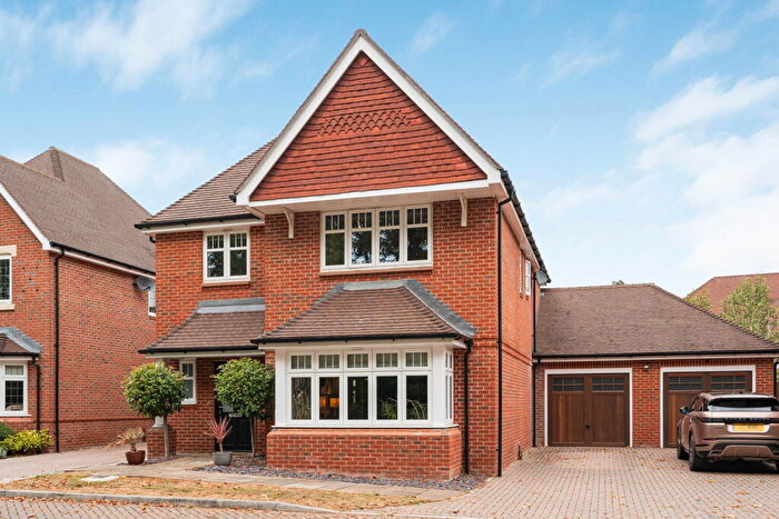 4 Bedroom Detached House For Sale In Hydon Grove, Cranleigh, GU6