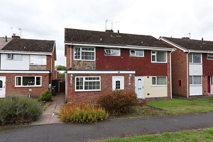 3 Bedroom Semi-detached House For Sale In Kingswinford, Balfour Road, DY6