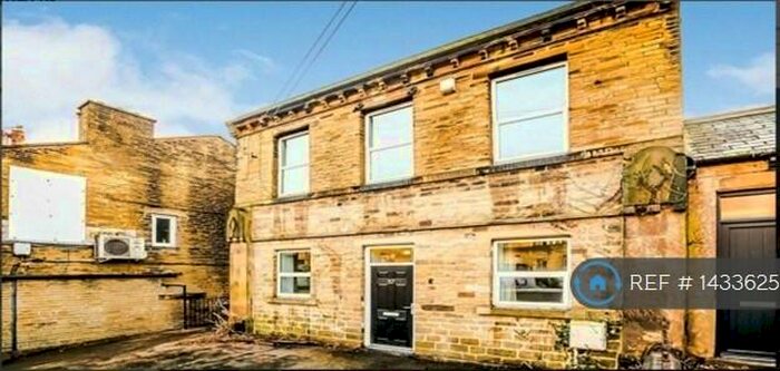 2 Bedroom Flat To Rent In Tuel Lane, Sowerby Bridge, HX6