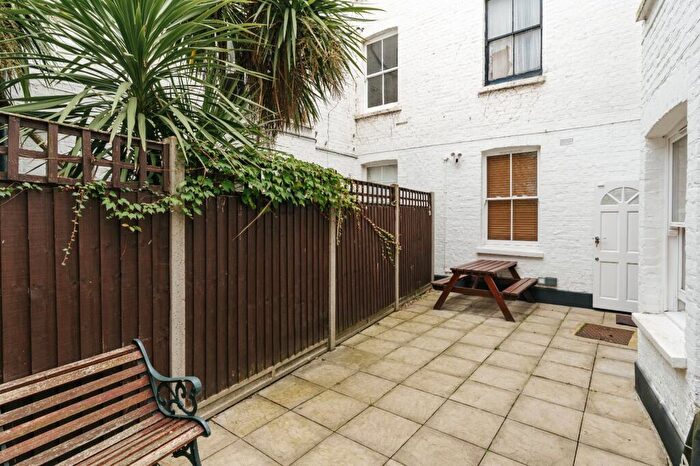 2 Bedroom Flat For Sale In St Peters Street, Angel, N1 - Photo 6