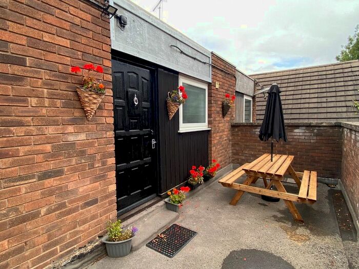 2 Bedroom Flat To Rent In Wellington Road, Fallowfield, Manchester, M14