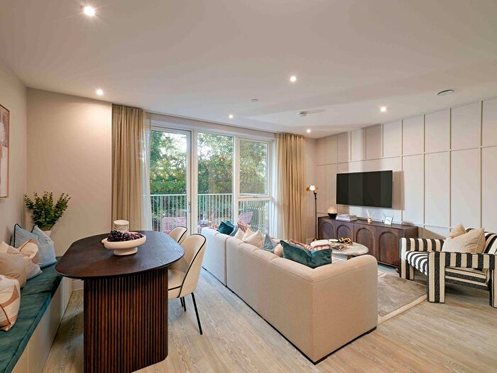 2 Bedroom Flat For Sale In Lytton Way, Stevenage, SG1