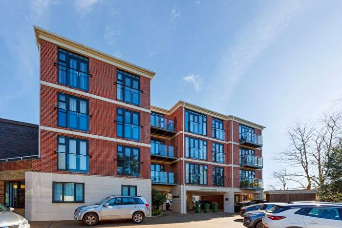 2 Bedroom Flat To Rent In South Park, Sevenoaks, TN13