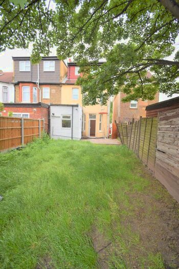 5 Bedroom Semi-Detached House To Rent In Whitney Road, London, E10
