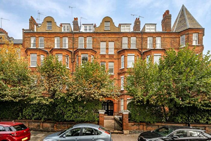 2 Bedroom Flat For Sale In Fairhazel Gardens, West Hampstead, NW6