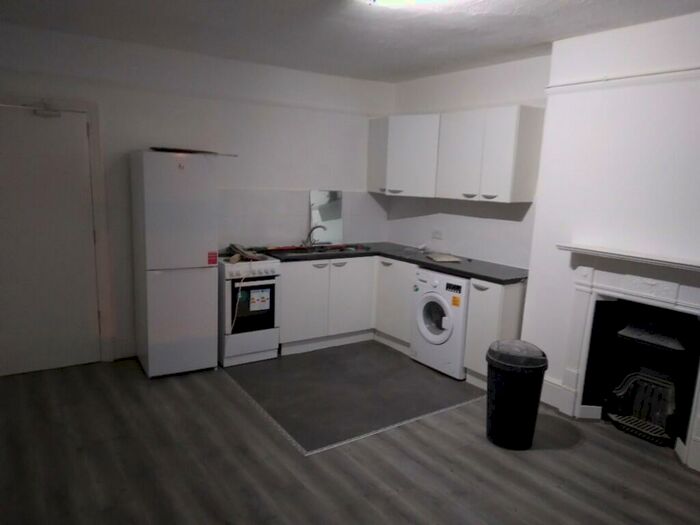 1 Bedroom Flat To Rent In High Road Leytonstone, London, E11