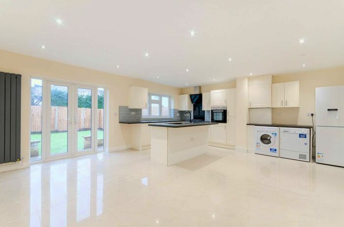 3 Bedroom End Terrace House To Rent In Gainsborough Road, New Malden, KT3