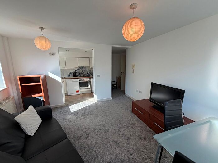 2 Bedroom Flat To Rent In Royal Quay, Liverpool, L3