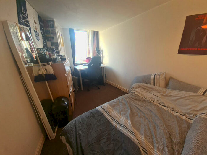 5 Bedroom House To Rent In Manor Drive, Leeds, LS6