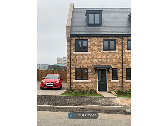 3 Bedroom Semi-Detached House To Rent In Johnstone Close, Bracknell, RG12