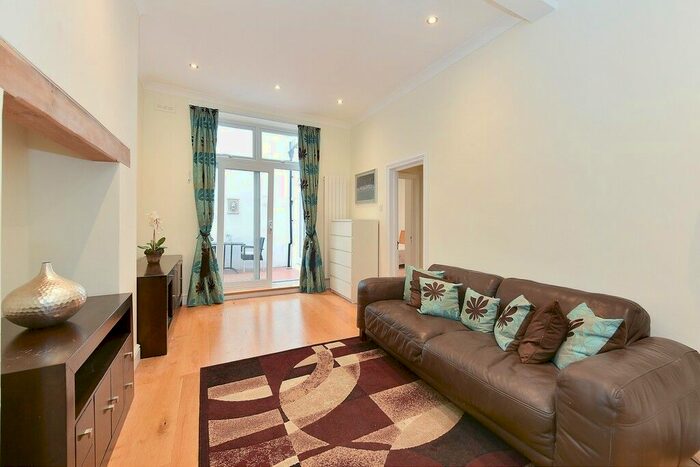 2 Bedroom Flat To Rent In Collingham Gardens, Earls Court, SW5