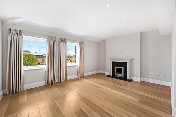 3 Bedroom Flat To Rent In Sloane Square, London, SW1W
