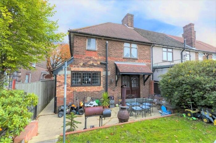 3 Bedroom Detached House To Rent In Becontree Avenue, Becontree, Dagenham, RM8