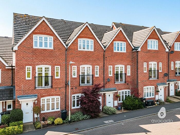 3 Bedroom Town House For Sale In Skylark Way, Shinfield, RG2