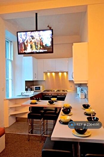 7 Bedroom Flat To Rent In Clifton Terrrace, Edinburgh, EH12