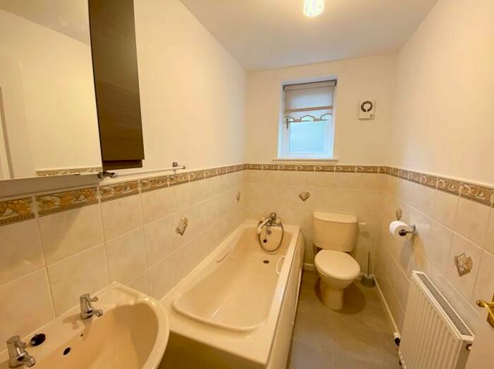 2 Bedroom Flat To Rent In Auchingramont Road, Hamilton, ML3