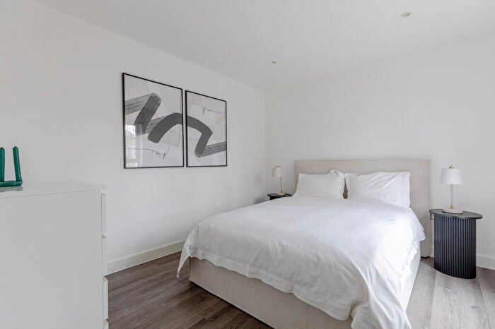 2 Bedroom Apartment To Rent In New North Road, London, ., N1