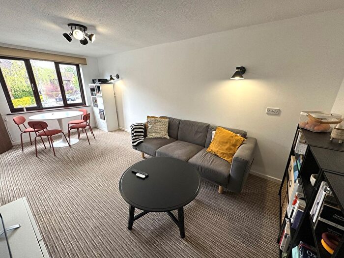 2 Bedroom Flat To Rent In Deanery Close, East Finchley, N2