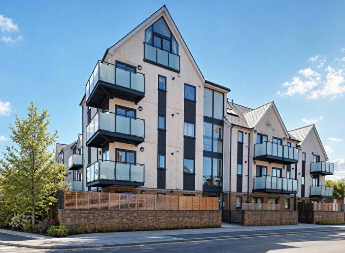 2 Bedroom Flat For Sale In London Road, Sittingbourne, Kent, ME10