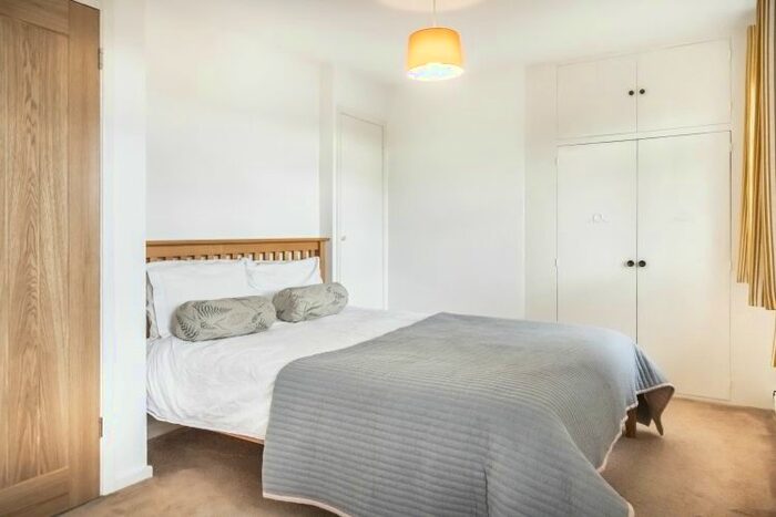 2 Bedroom Flat To Rent In Eltham Road, London, SE12