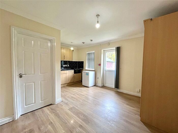 Studio To Rent In Hanger Lane, Ealing, London, W5