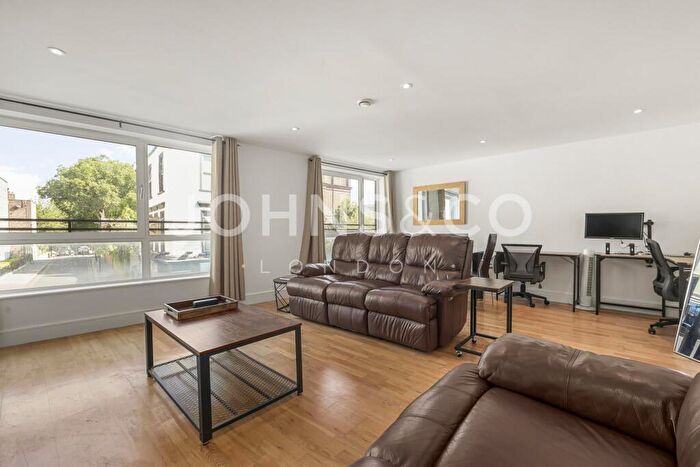 2 Bedroom Apartment To Rent In Hare Marsh, London, E2