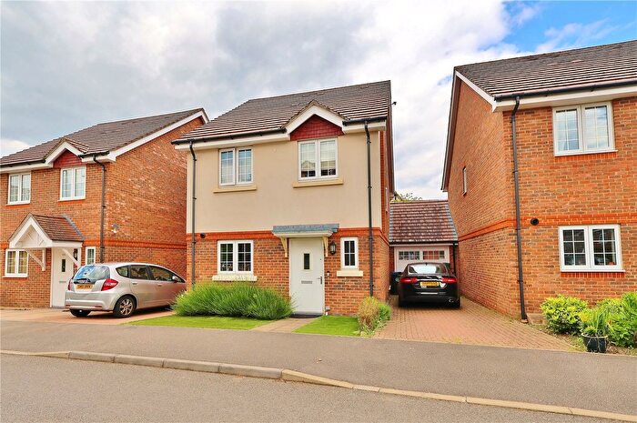 5 Bedroom Link Detached House To Rent In Brookwood Farm Drive, Knaphill, Woking, Surrey, GU21