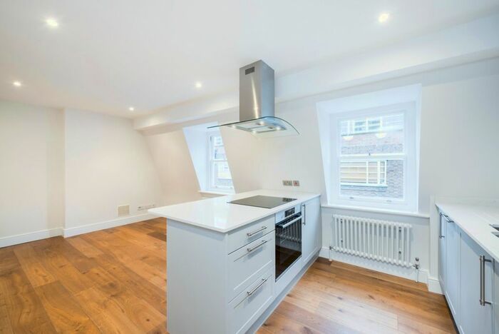 2 Bedroom Flat To Rent In Gower Mews, London, WC1E