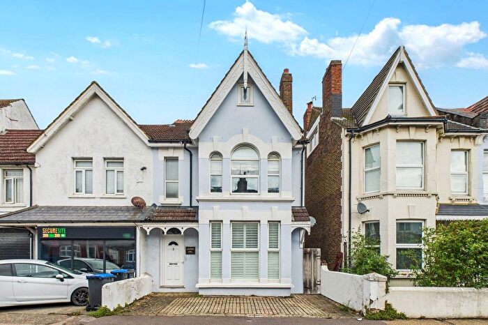 4 Bedroom Semi-Detached House For Sale In Tarring Road, Worthing, BN11