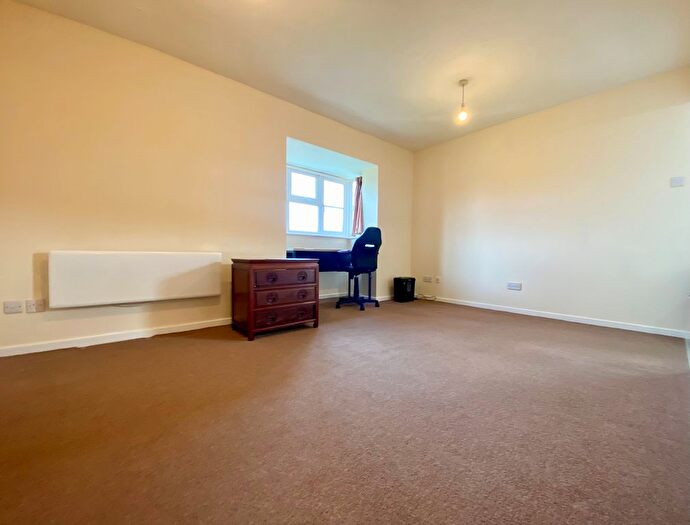Studio To Rent In Abbotswood Way, Hayes, UB3