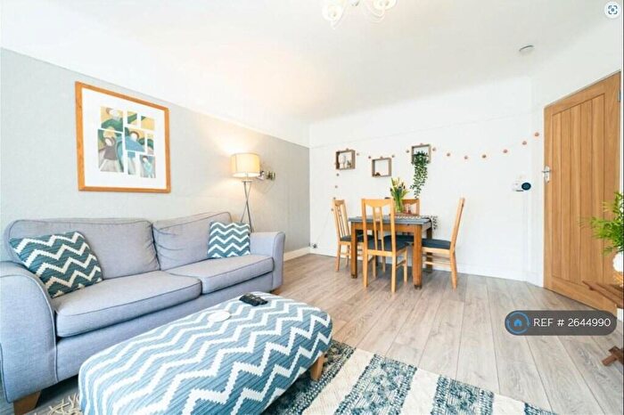 2 Bedroom Flat To Rent In Dorval Manor, Southampton, SO15