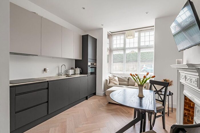 1 Bedroom Flat For Sale In Apex House, Main Road, Edenbridge, TN8