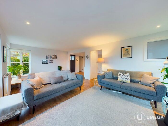 2 Bedroom Bungalow To Rent In Midmar Drive, Morningside, Edinburgh, EH10