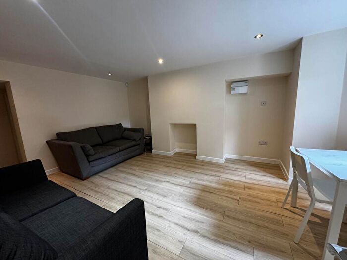 1 Bedroom Flat To Rent In Mauldeth Road West, Withington, M20