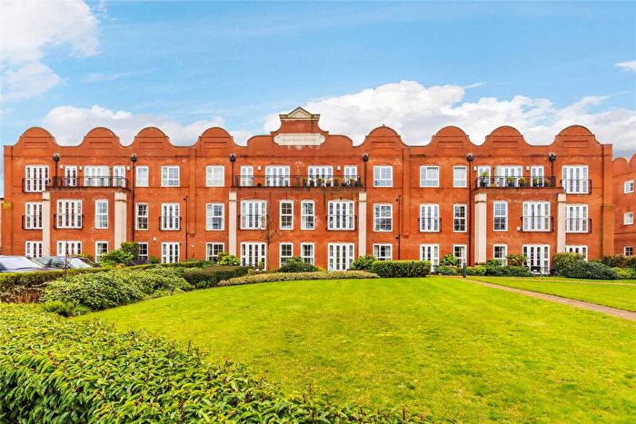 2 Bedroom Flat For Sale In Gresham House, Gresham Park Road, Woking, Surrey, GU22