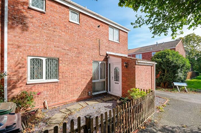3 Bedroom End Terrace House For Sale In Loxley Close, Redditch, B98