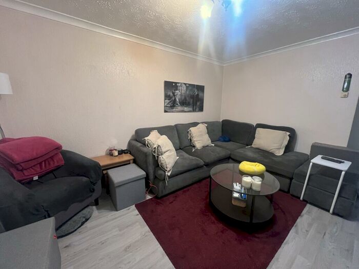 3 Bedroom House To Rent In Firstbrook Close, CF23