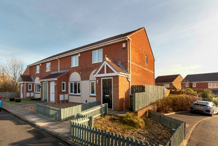 2 Bedroom End Of Terrace House To Rent In Redewood Close, Newcastle Upon Tyne, NE5