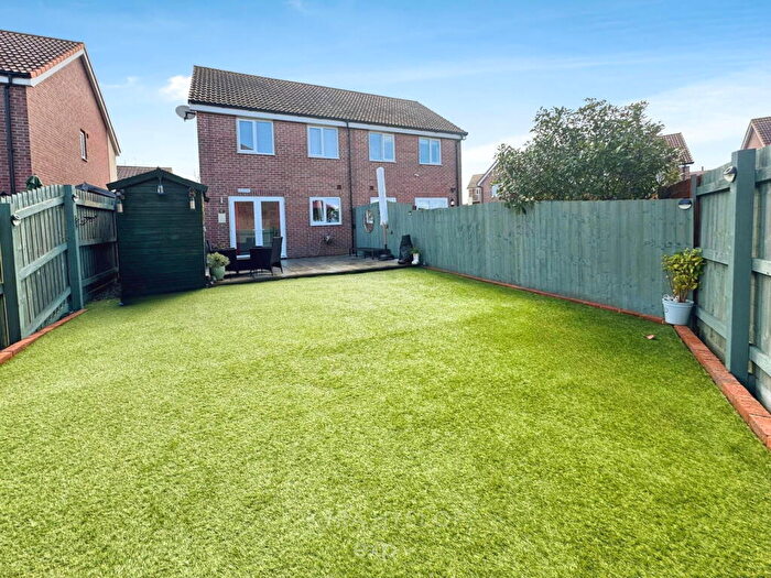 3 Bedroom Semi-Detached House For Sale In Myrtlebury Way, Exeter, EX1