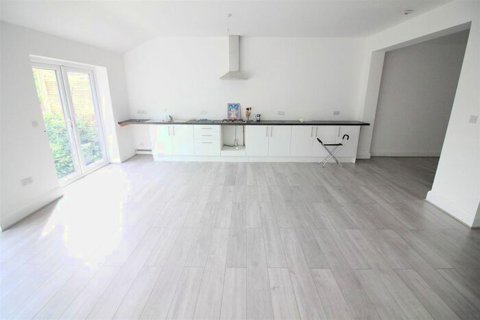 6 Bedroom Semi-Detached House To Rent In Great West Road, Osterley, Isleworth, TW7