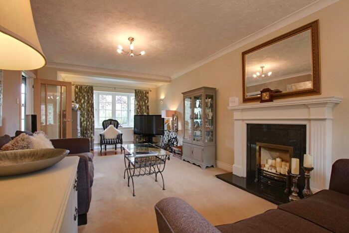 5 Bedroom Detached House For Sale In Foxgloves, Fareham, PO16