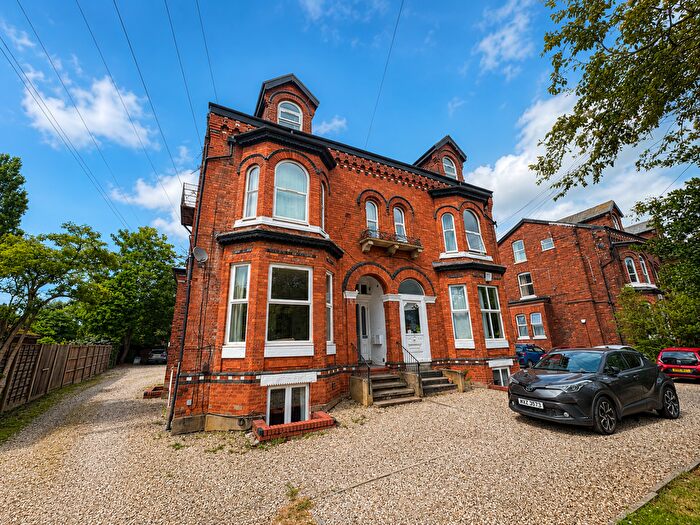 2 Bedroom Flat To Rent In Alexandra Road, Sale, M33