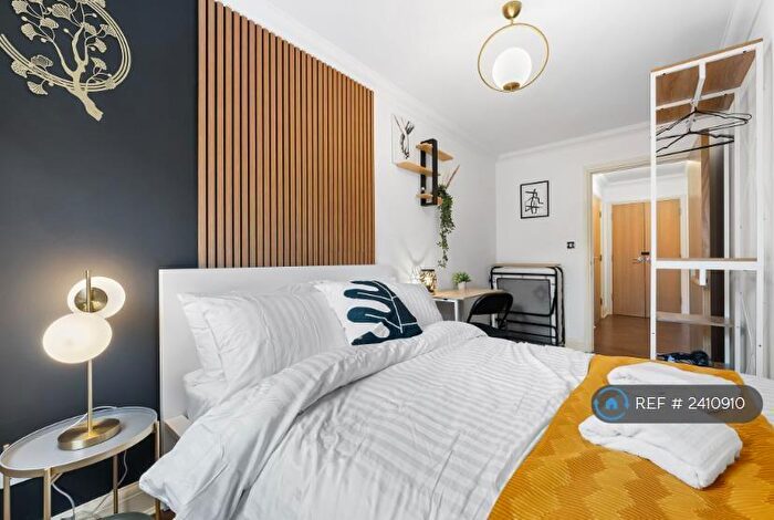 3 Bedroom Flat To Rent In Campbell Road, London, E3