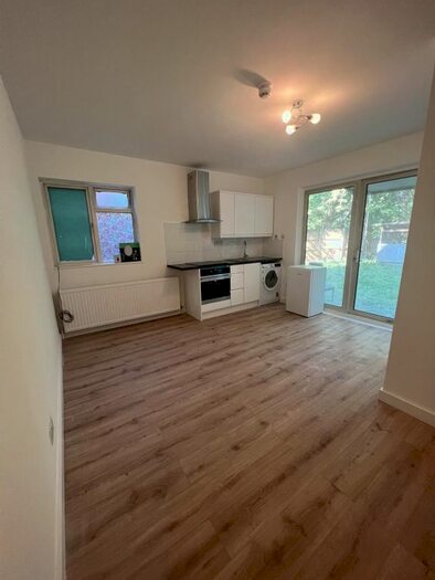 1 Bedroom Studio To Rent In Colney Hatch Lane, London, N10