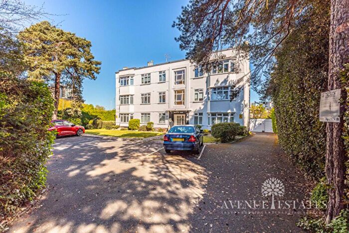 2 Bedroom Apartment For Sale In Knyveton Road, Bournemouth, Dorset, BH1