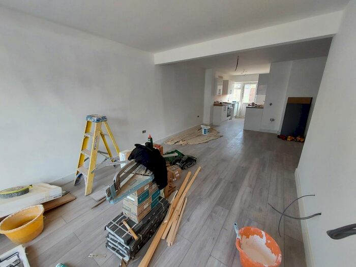 3 Bedroom Flat To Rent In Richmond Crescent, London, N9